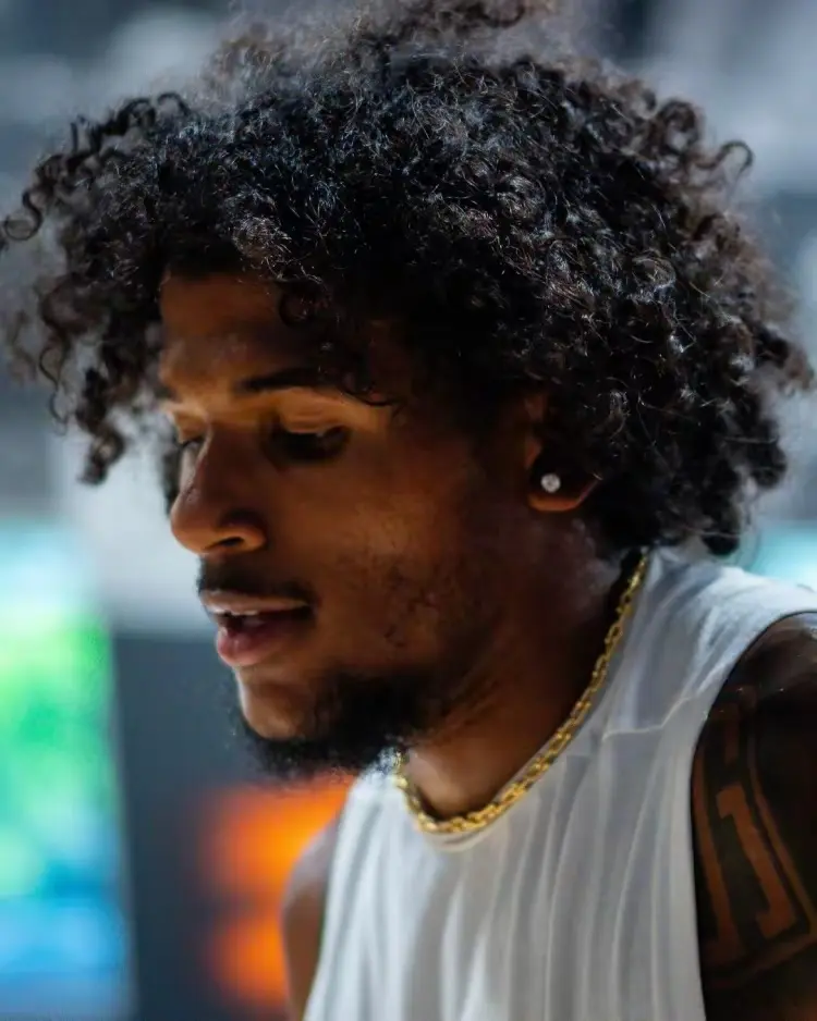 格林在休斯, 狄龙