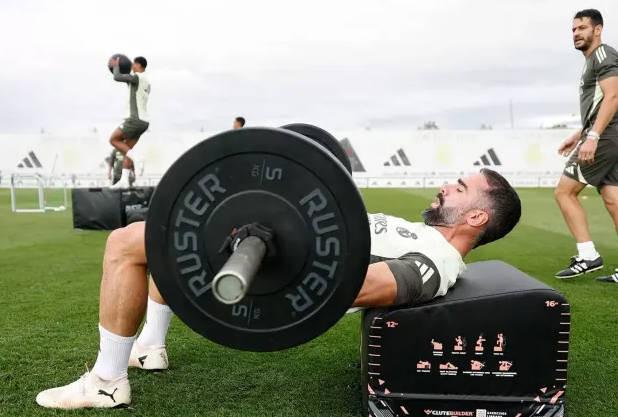 那些在周日, 进行个人训 那些在周日, 进行个人训